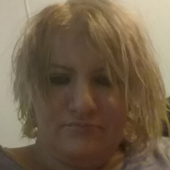 Poshmark profile picture for @turnout